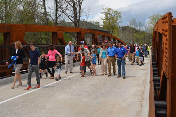 crowd walks across new azalea road bridge