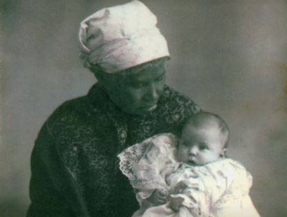 tempie avery holding small child