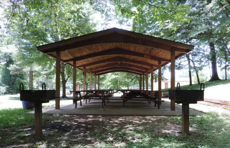 Murphy Oakley Park picnic shelter