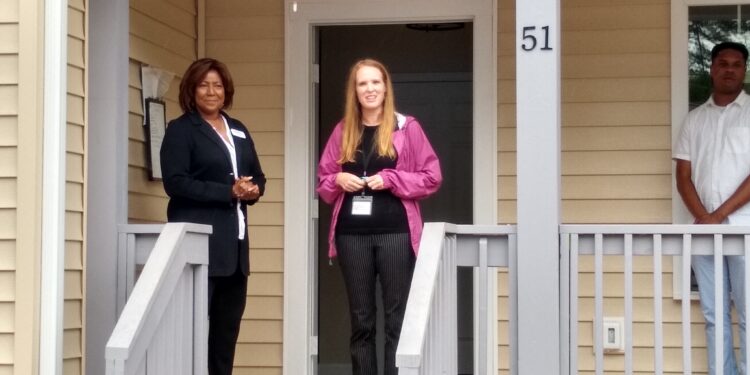 Vice Mayor Sanra Kilgore stnads with new Habitat for Humanity homeowner