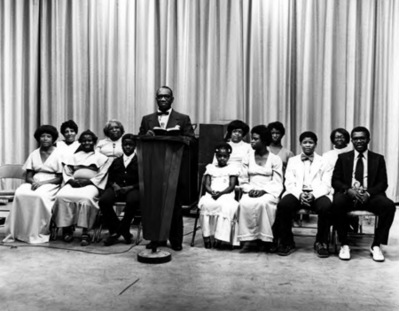 Dr Wesley Grant Senior speaks at podium