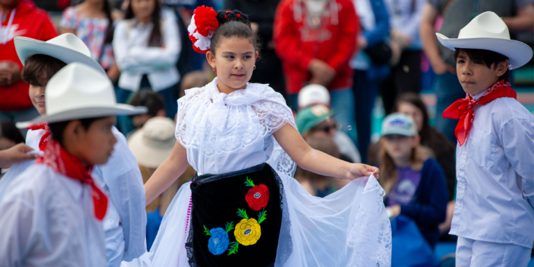young children participate in hispanic heritage festival